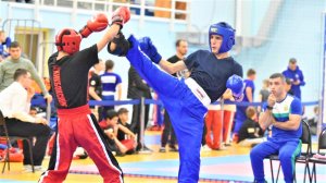 В Нижневартовске стартовали окружные соревнования по кикбоксингу