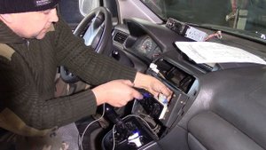 Ремонт автомобиля Mitsubishi Space Wagon 1999, не работает вентилятор отопления