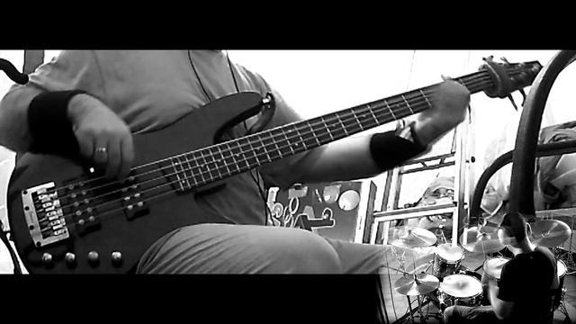 (bass track cover+drums rhythm)Angry Again - Megadeth смотреть онлайн