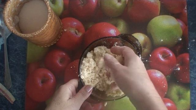 Рецепт: Булочки со сливой и штрейзелем