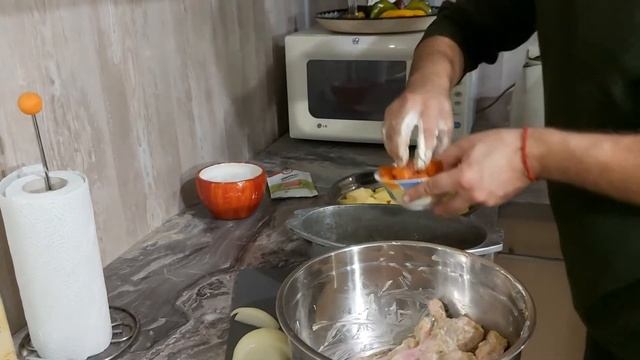 Курица с картошкой в жаровне на костре смотреть онлайн