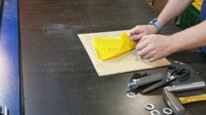 Как установить люверсы с помощью инструмента