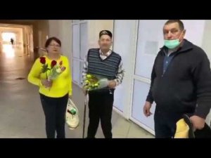 Анвар Нургалиев әнисен котларга больницага килә