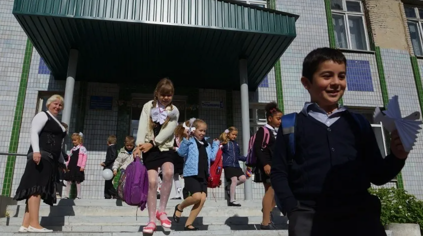 Фонд помощи детям Донбасса помог спасенным ребятам подготовиться к школе
