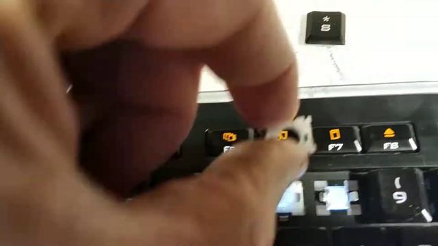 Pull out logitech illuminated buttons. Cleaning sticky keys on a keyboard. смотреть онлайн