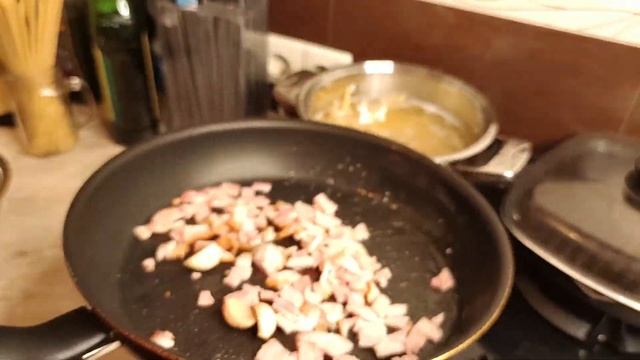 Как приготовить пасту карбонара с беконом? Бросаем вызов классике! Готовим без сливок!!! Сarbonara. смотреть онлайн