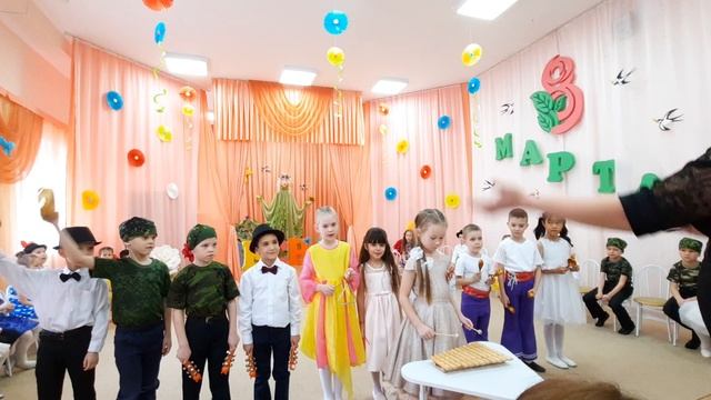 дети играют на музыкальных инструментах на 8 марта смотреть онлайн