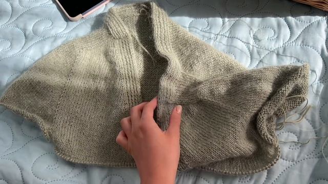 вяжу в отпуске ☀️ накосячила с вязанием, вязальные процессы спицами / вязальный влог