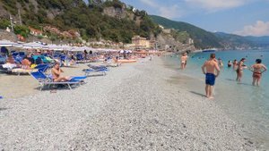 ITALY - CINQUE TERRE, MONTEROSSO AL MARE BEACH WALK 2022 [4K]
