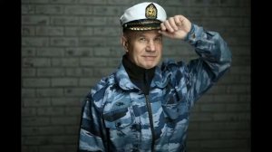Тренируюсь играть соло на электрогитаре по пентатонике .  Пытаюсь поиграть под хорошую музычку.