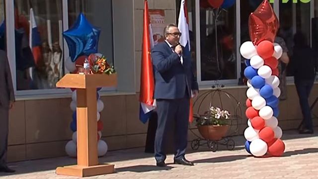 Банты на улицах. В самарских школах прозвенел последний звонок смотреть онлайн