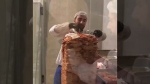 Как готовят шаурму в Турции.mp4