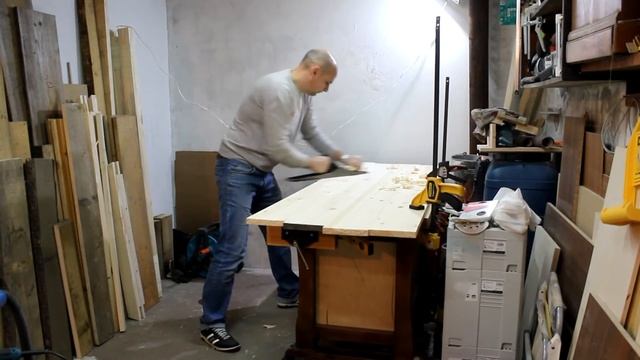 Дачный туалет. Часть II. Склейка щита для двери. смотреть онлайн