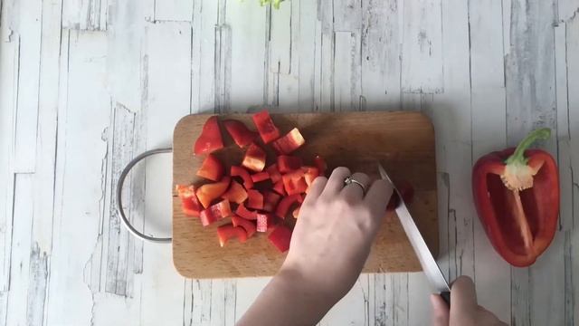 КАК ПРИГОТОВИТЬ САЛАТ ГРЕЧЕСКИЙ С КУРИЦЕЙ КЛАССИЧЕСКИЙ? Из свежих овощей с брынзой и маслинами смотреть онлайн