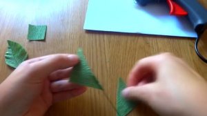 ЛИСТИК ИЗ ГОФРИРОВАННОЙ БУМАГИ  ДЛЯ РОЗЫ