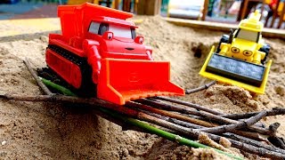 Машинки для мальчиков - Игры с песком на детской площадке.mp4 смотреть онлайн