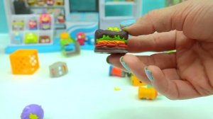 Surprise Blind Bag Grossery Gang Color Change + Glow In The Dark Series 2 Moldy Chips Packs