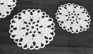 Вязание крючком: Простой и лёгкий круглый мотив с сердечками