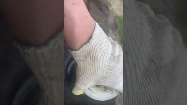 Мерседес Вито 639-снятие бака и чистка насоса. смотреть онлайн