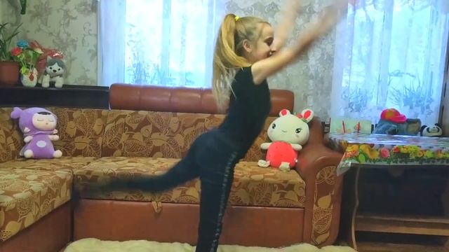 Выполняю задания на время/художественная гимнастика/смешной челлендж собакой/ Gymnastic Challenge смотреть онлайн