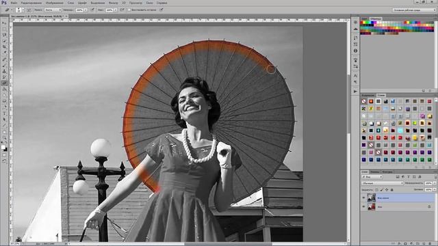 Черно-белое фото с цветными элементами в Фотошоп | Photoshop смотреть онлайн