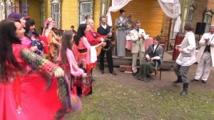 Фрагмент театрализации Купцы Сакины принимают гостей Цыганская Величальная