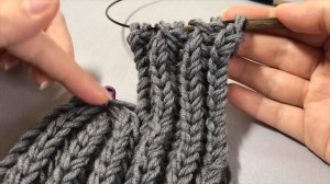 Вязаная повязка английской резинкой с перехлестом