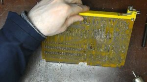 Замена микросхем на платах покрытых полиуретановым лаком