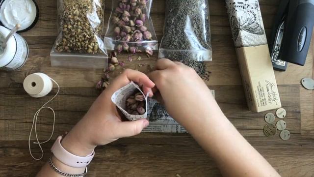 DIY Lavender, Rose, and Chamomile Tea Bag Sachets by Stampington & Company смотреть онлайн