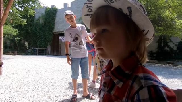 Гончар научил Макса делать изделия из глины смотреть онлайн