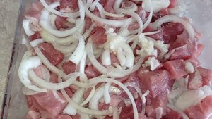 Сочная свинина с овощами в духовке
