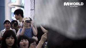 Kim Hyun Joong makes his first appearance with wife and son after a series of  scandals