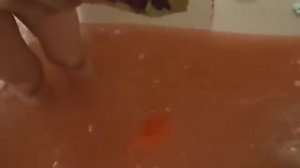 Развлечение для детей!Шипелки, пена, краски и сюрпризы для детей!Купаемся в ванной Видео д