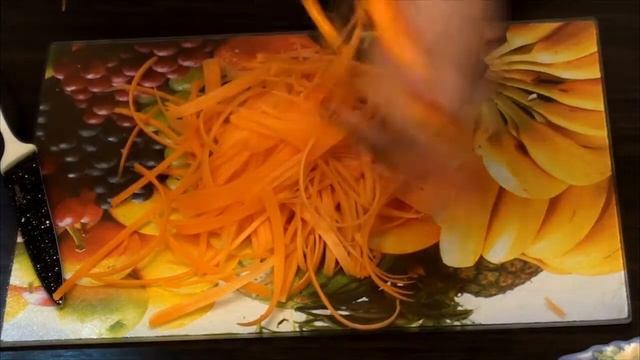 Грибы с морковкой по-корейски. Салат маринованные шампиньоны  с морковкой по-корейски.