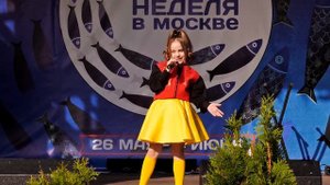 Лиза Глебова - Артистка (Выступление на Тверской площади)