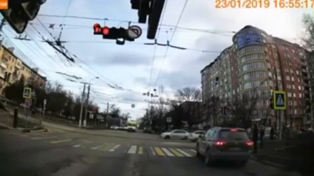 Карета скорой помощи перевернулась в Симферополе смотреть онлайн