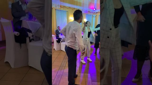 На юбилее у родственников.Зажигательные танцы#лайфстайлблог #блоггер  #осень #ресторан #рекомендации