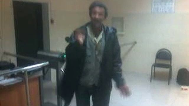 СИНЯЧОК РАЗВЛЕКАЕТСЯ В ОТДЕЛЕ смотреть онлайн