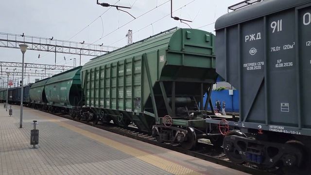 грузовой поезд под ВЛ80с-1508 на станции Ростов-главный смотреть онлайн