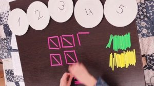 Играем со счётными палочками: выкладываем и считаем пятёрками. Арифметика дошкольникам