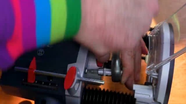 Бош Удивил! Новинка 2021 Года Недорогой Фрезер Bosch GOF 130 смотреть онлайн