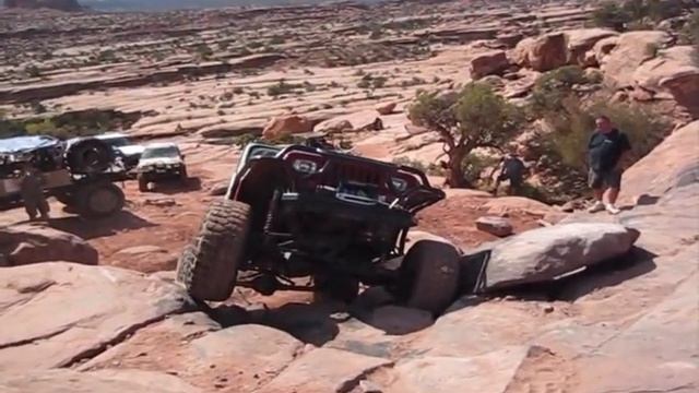 2009 Moab Rusty Nail Trail leader walks it like it was nothing смотреть онлайн