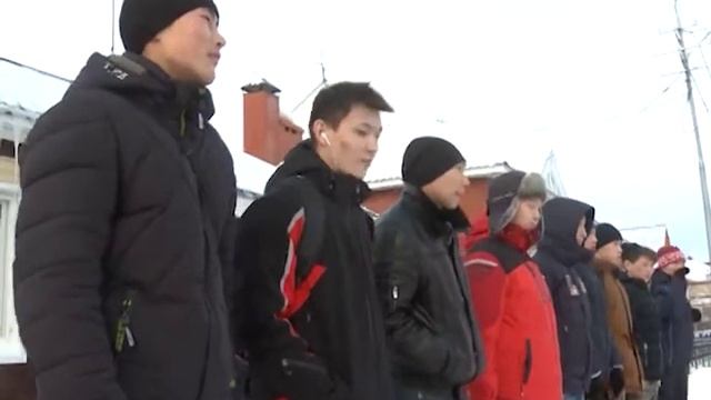 Очередная группа призывников отправляется на окружной сборный пункт в город Ноябрьск смотреть онлайн