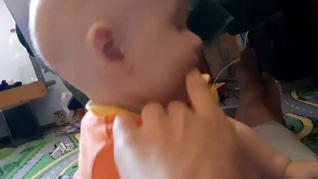 Прикорм печенье II Максим пробует первую печеньку смотреть онлайн