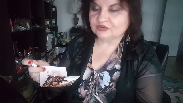 НЮХАЮ ПАРФЮМ,ПьЮ КОФЕ,БОЛТАЮ С ВАМИ,ПРОБНИЧКИ КРЕМОВ,СИТУАЦИЯ И ПОДРУГИ,BELLA ROSA Oscar de la Rent смотреть онлайн