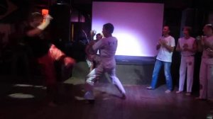 BRAZILIAN capoeira Festival. Joga Capoeira na discoteca. Expressao Paulista.