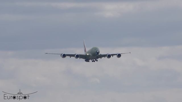 [LAST EVER BUILT AIRBUS A380] LOW PASS AND Wing Wave during FIRST FLIGHT] TOULOUSE Blagnac смотреть онлайн