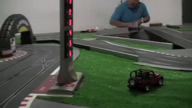Digital Slot Car Racing CRASHES смотреть онлайн