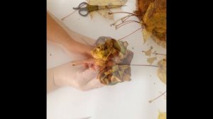 Розы из  кленовых листьев