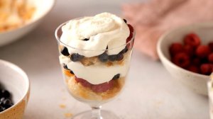 ДЕСЕРТ в СТАКАНЕ с РИКОТТОЙ и слоеным тестом. Вкусный и быстрый в приготовлении десерт с ягодами.